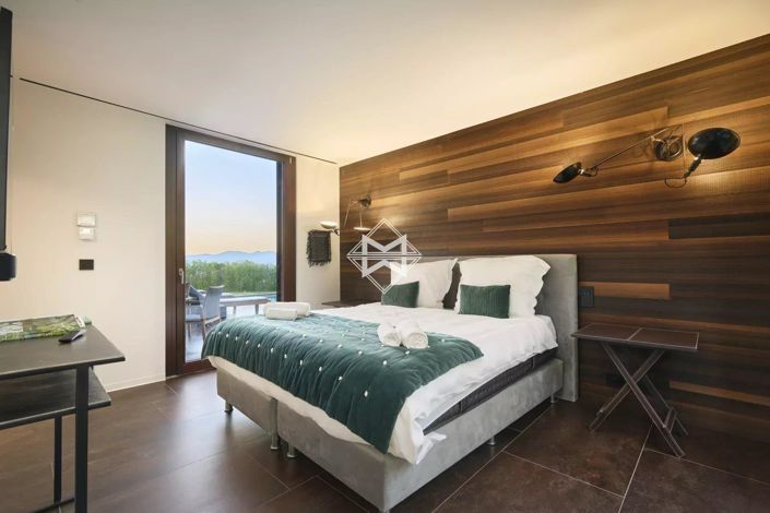 Image No.12-6 Bed House for sale