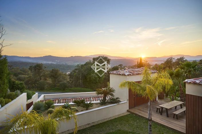 Image No.15-6 Bed House for sale