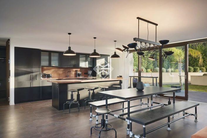 Image No.7-6 Bed House for sale