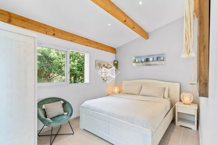 Image No.10-3 Bed House for sale