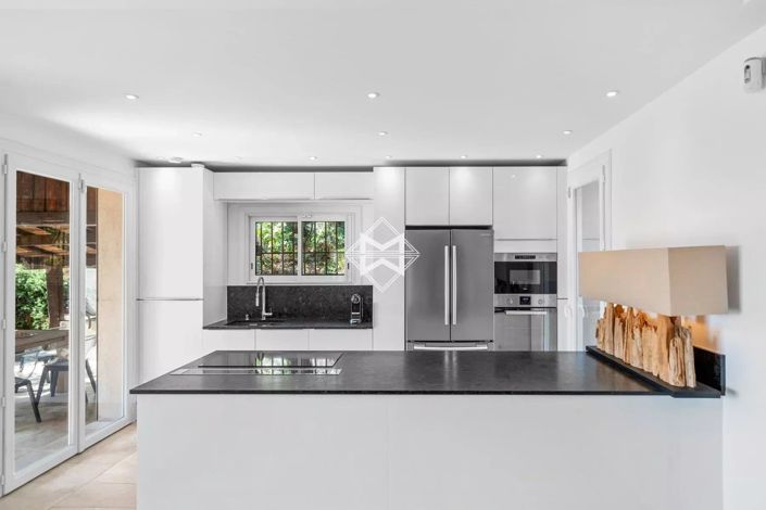 Image No.6-3 Bed House for sale