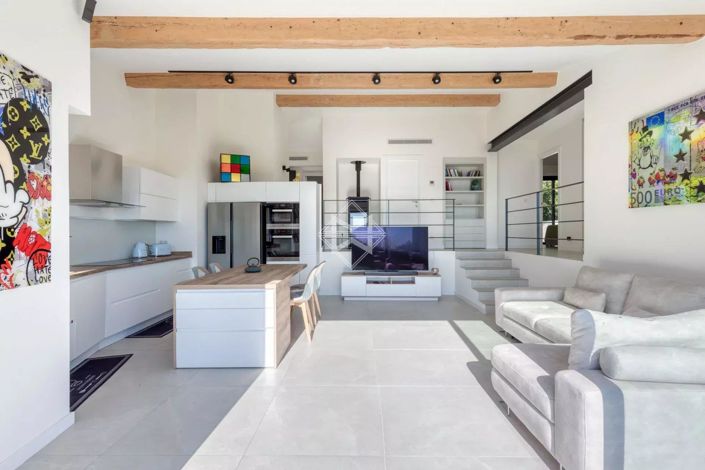 Image No.7-3 Bed House for sale