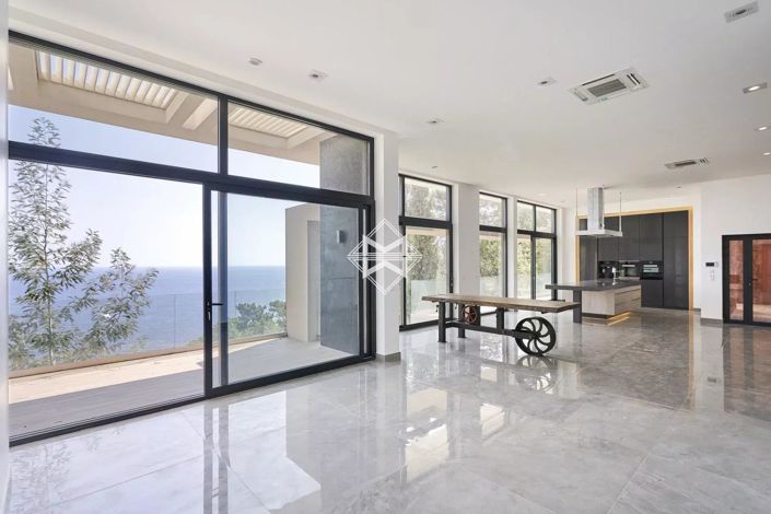 Image No.5-5 Bed House for sale