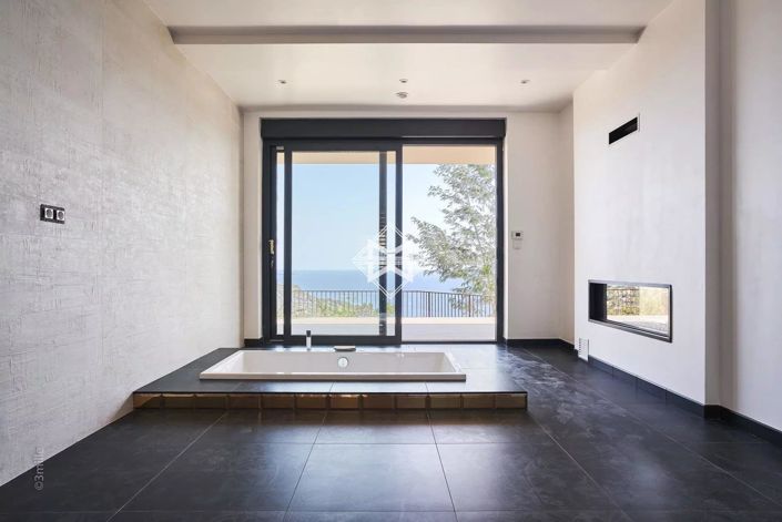 Image No.7-5 Bed House for sale