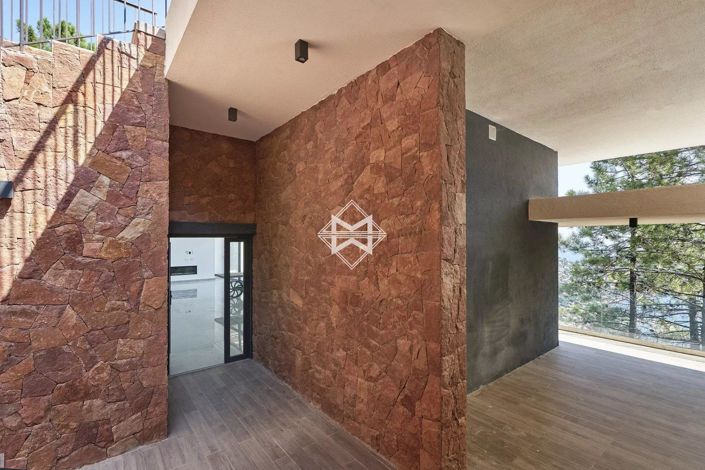 Image No.9-5 Bed House for sale