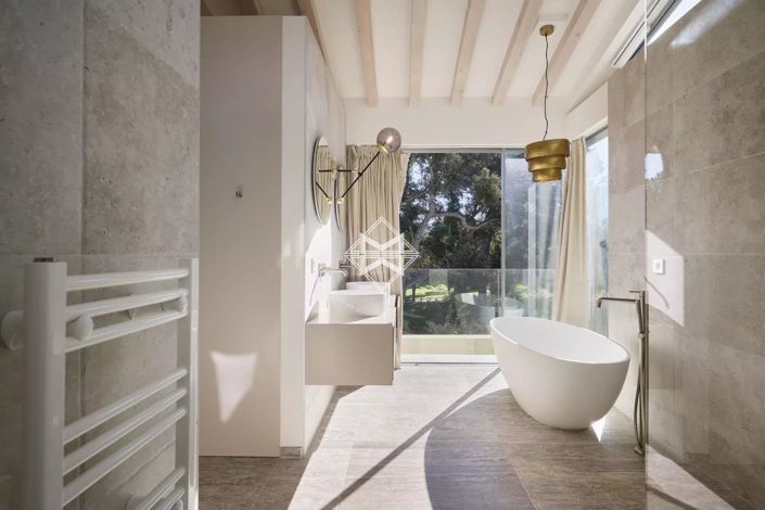 Image No.10-10 Bed House for sale