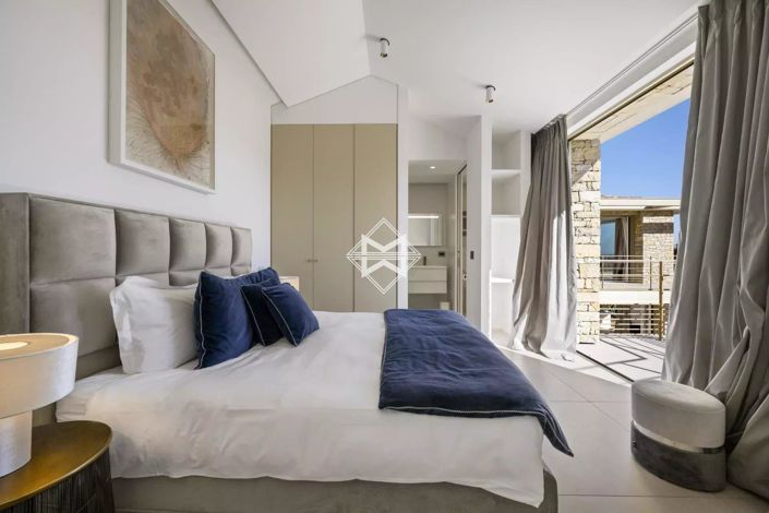 Image No.11-10 Bed House for sale