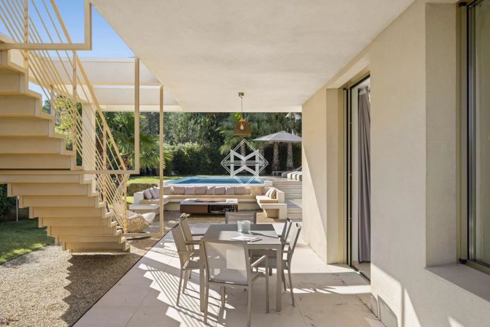 Image No.16-10 Bed House for sale