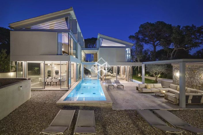 Image No.19-10 Bed House for sale