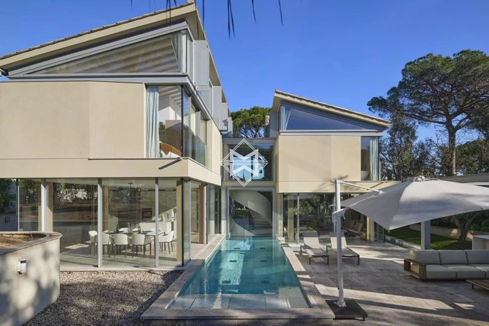 Image No.3-10 Bed House for sale