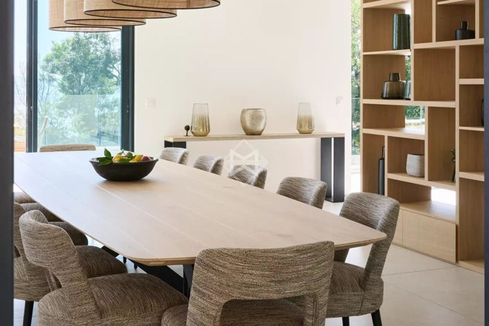 Image No.10-5 Bed House for sale