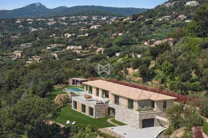 Image No.2-5 Bed House for sale