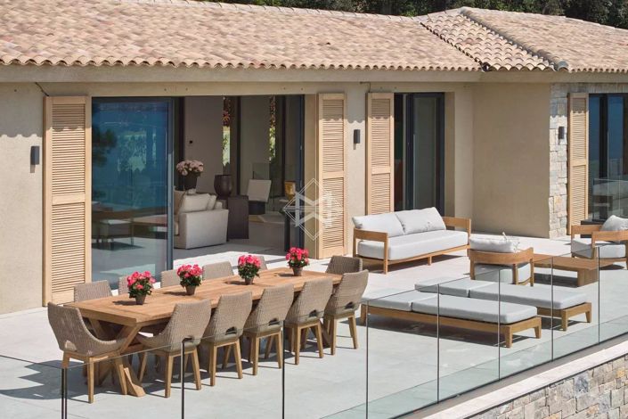 Image No.6-5 Bed House for sale