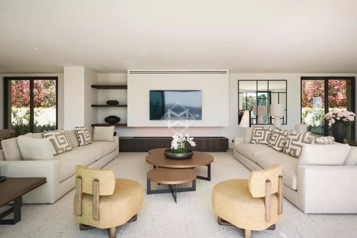 Image No.8-5 Bed House for sale