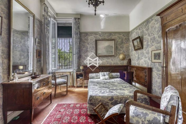 Image No.7-5 Bed House for sale