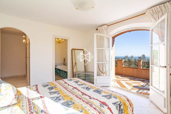 Image No.10-5 Bed House for sale