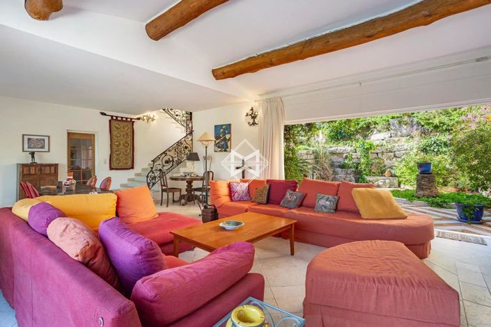 Image No.6-5 Bed House for sale