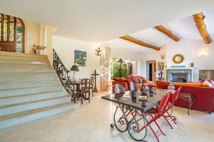 Image No.7-5 Bed House for sale