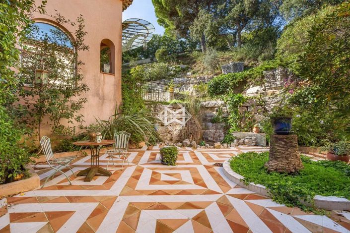 Image No.9-5 Bed House for sale