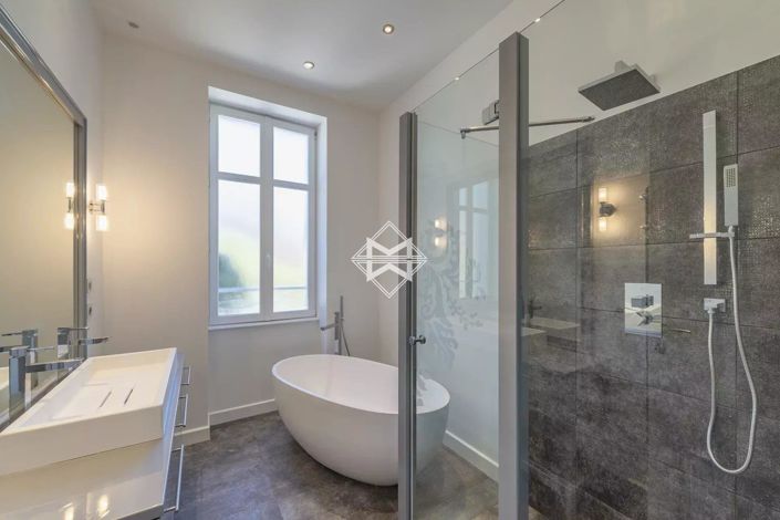 Image No.11-8 Bed House for sale