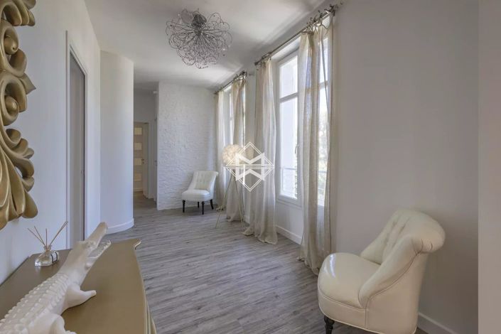 Image No.13-8 Bed House for sale