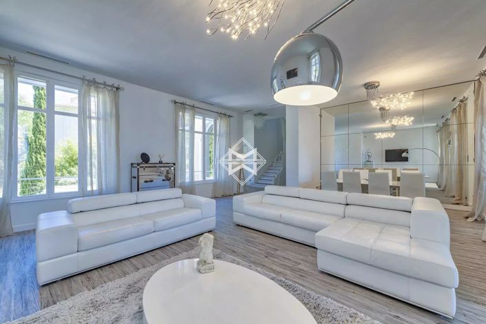 Image No.5-8 Bed House for sale