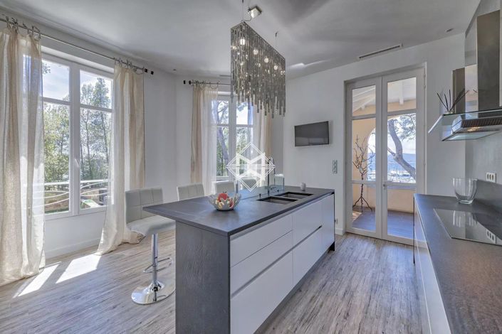 Image No.7-8 Bed House for sale