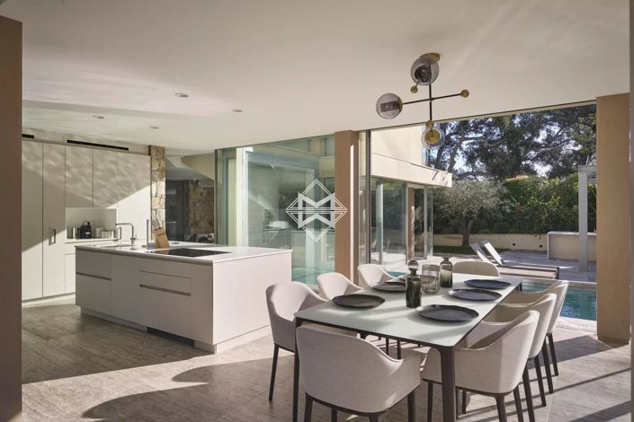 Image No.6-5 Bed House for sale