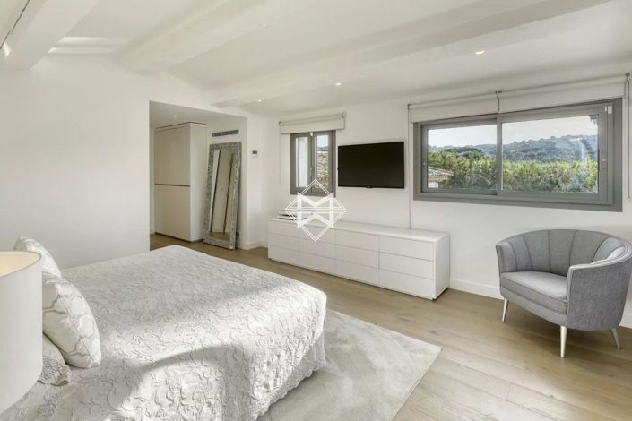 Image No.10-4 Bed House for sale