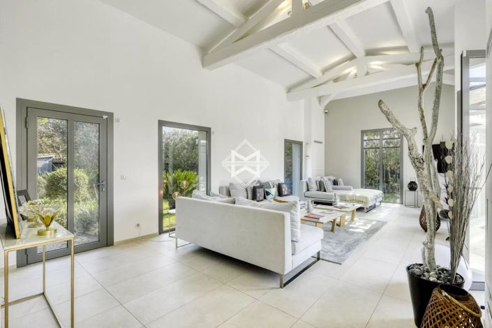 Image No.6-4 Bed House for sale