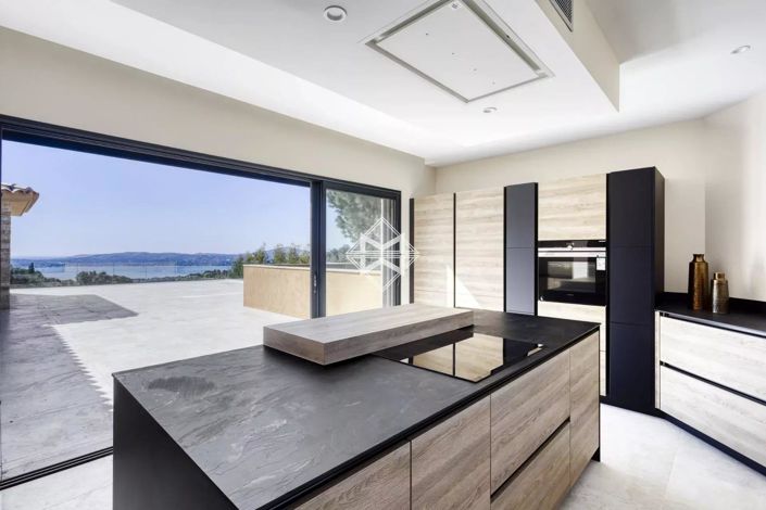 Image No.6-5 Bed House for sale