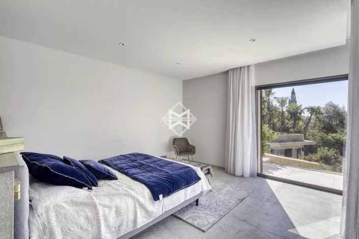 Image No.9-5 Bed House for sale