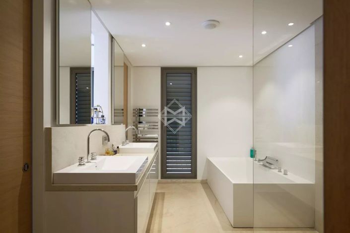 Image No.21-4 Bed House for sale