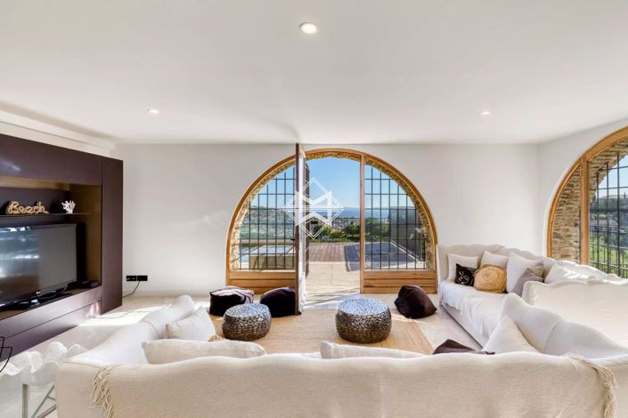 Image No.10-6 Bed House for sale