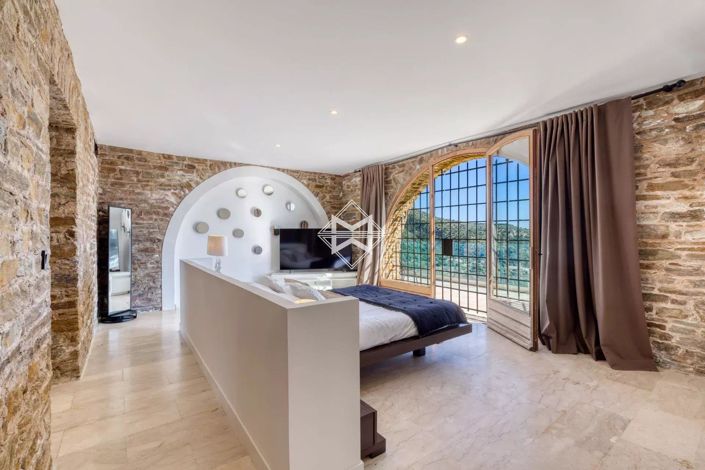 Image No.13-6 Bed House for sale