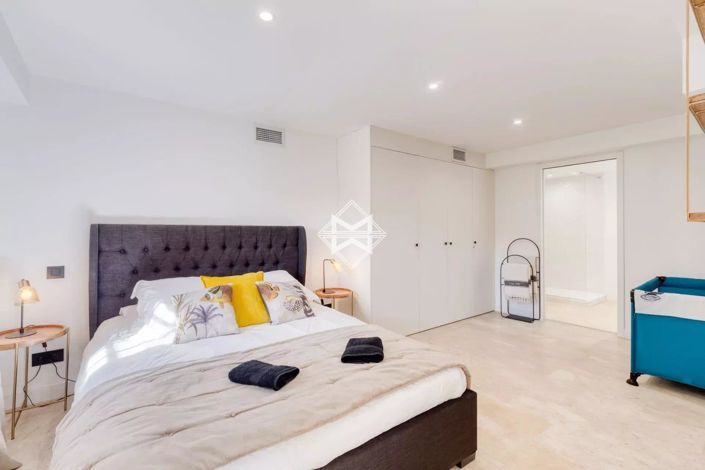 Image No.17-6 Bed House for sale