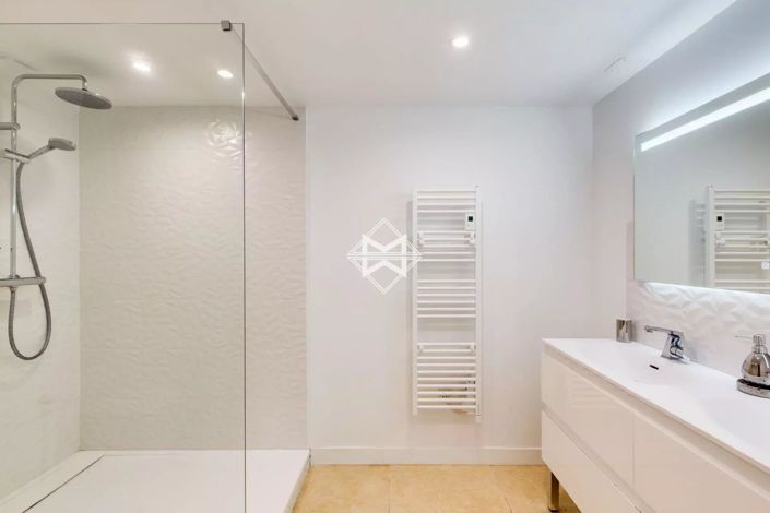 Image No.20-6 Bed House for sale