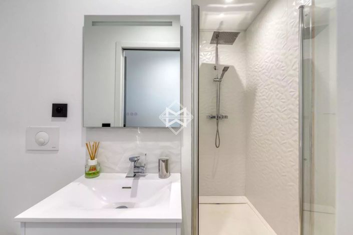 Image No.21-6 Bed House for sale