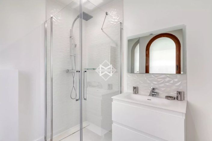 Image No.22-6 Bed House for sale