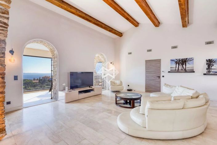 Image No.5-6 Bed House for sale