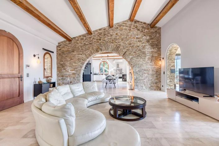 Image No.6-6 Bed House for sale