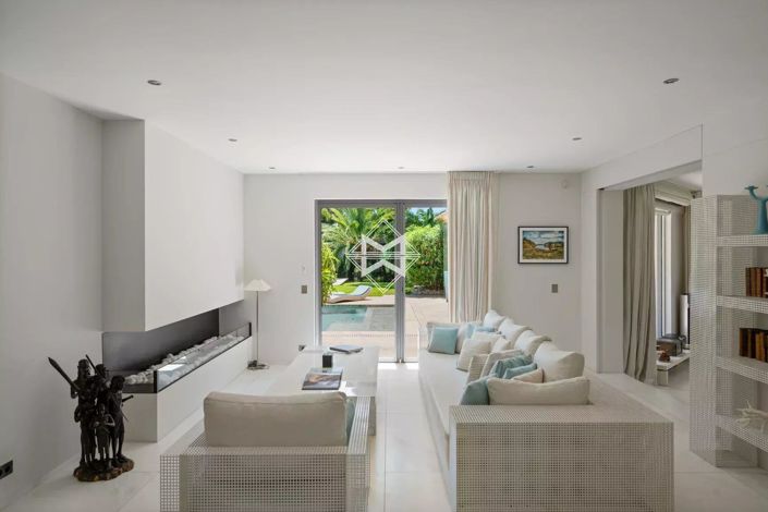 Image No.11-9 Bed House for sale