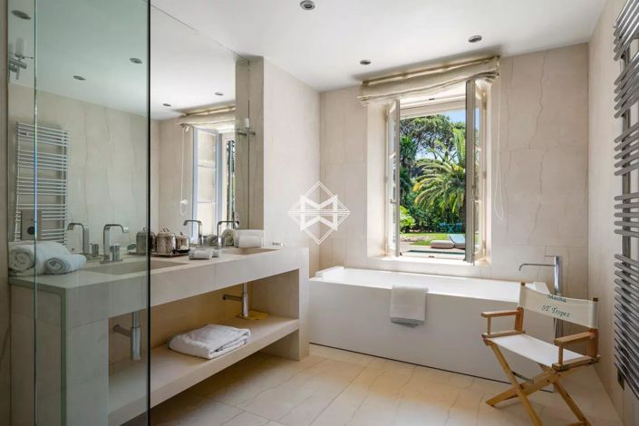 Image No.18-9 Bed House for sale