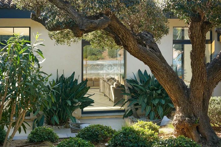 Image No.6-6 Bed House for sale