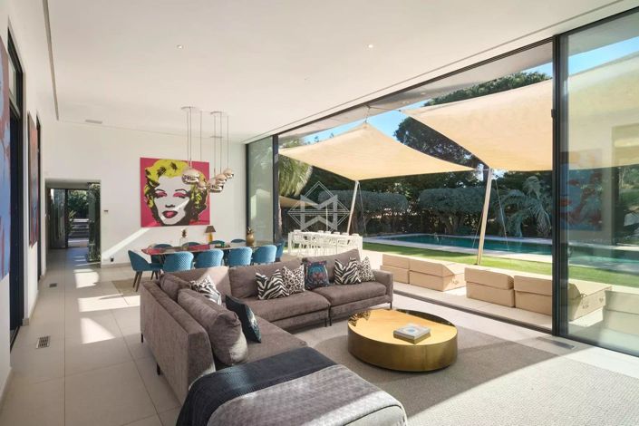 Image No.8-6 Bed House for sale