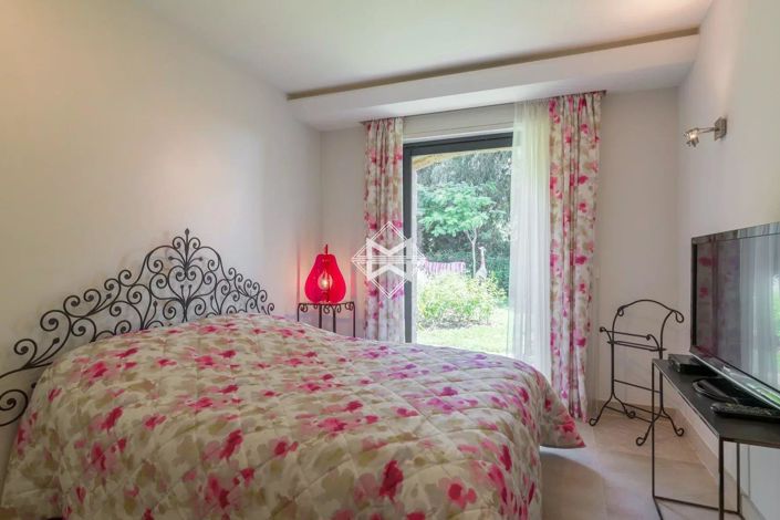 Image No.10-5 Bed House for sale