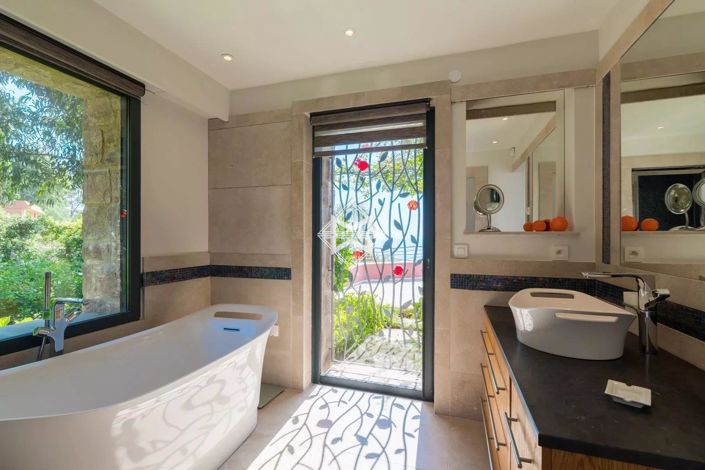 Image No.11-5 Bed House for sale