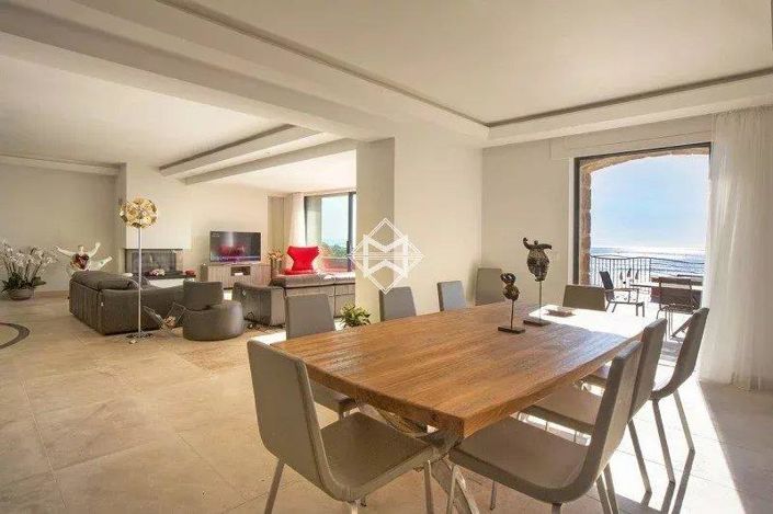 Image No.5-5 Bed House for sale