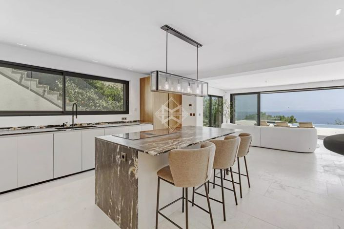 Image No.11-4 Bed House for sale