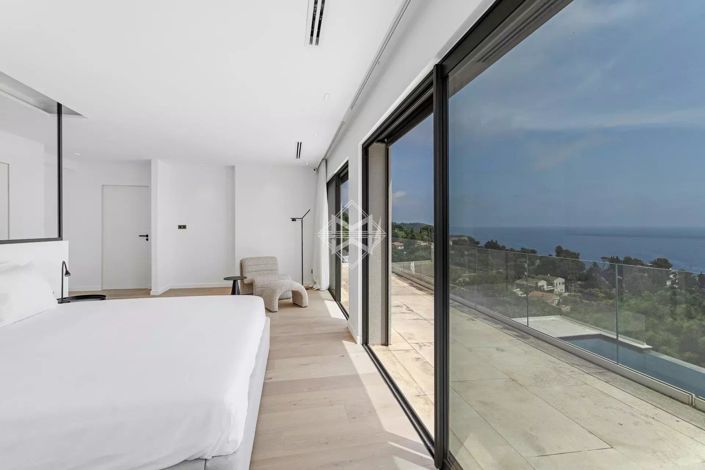 Image No.17-4 Bed House for sale